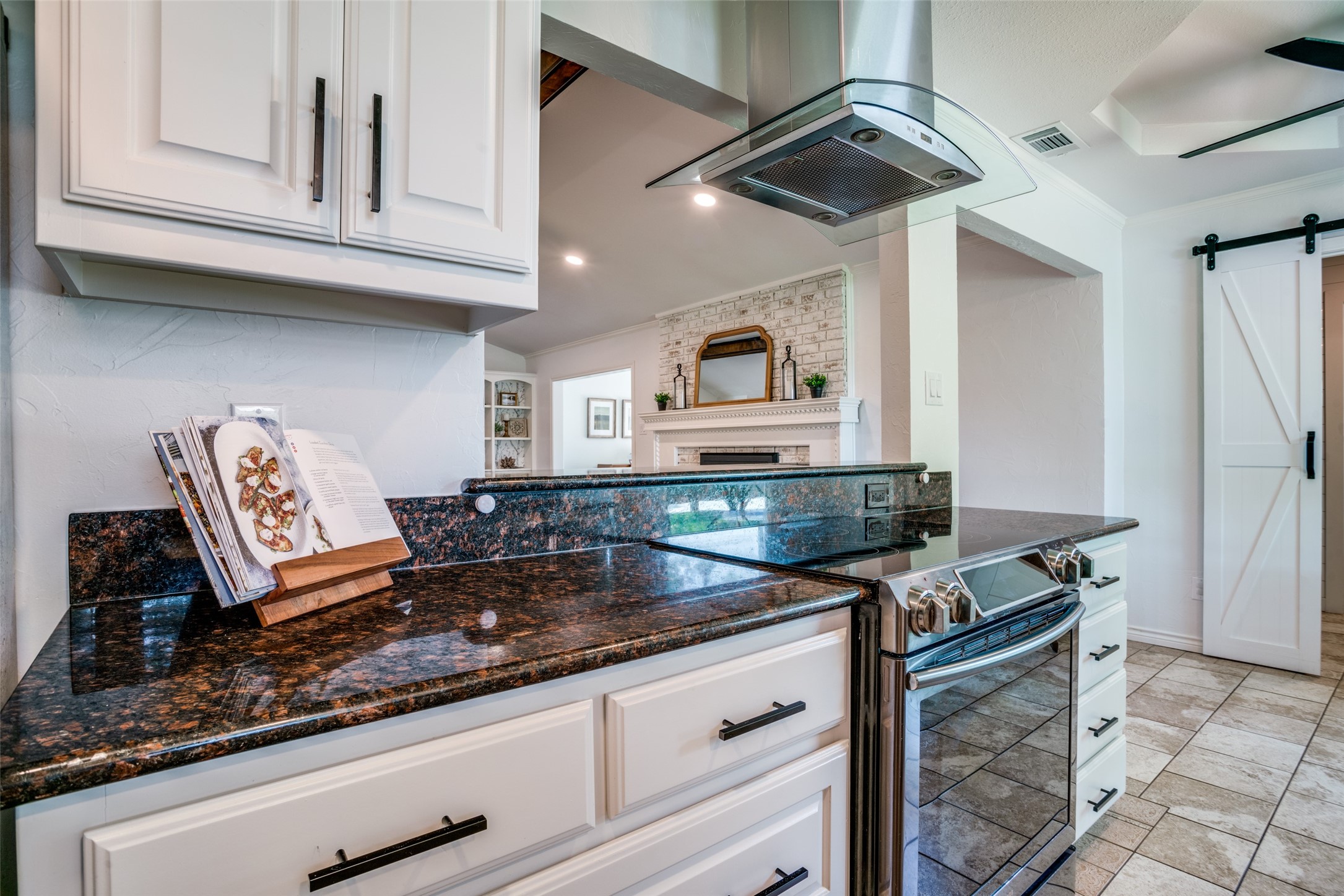13980 Red Oak Circle S