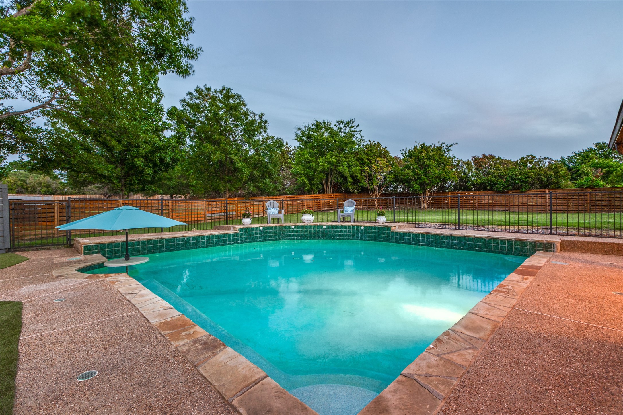 13980 Red Oak Circle S