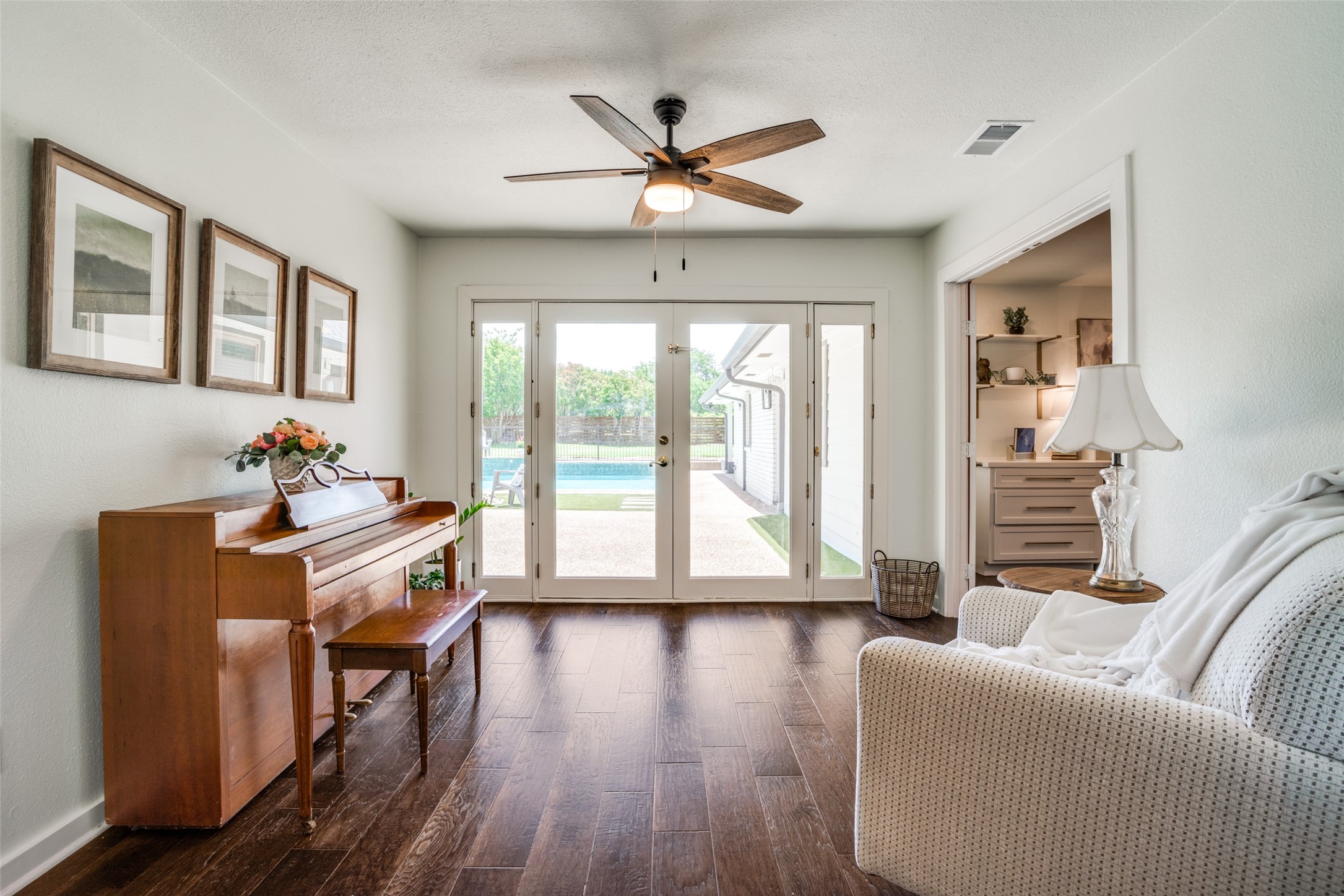 13980 Red Oak Circle S