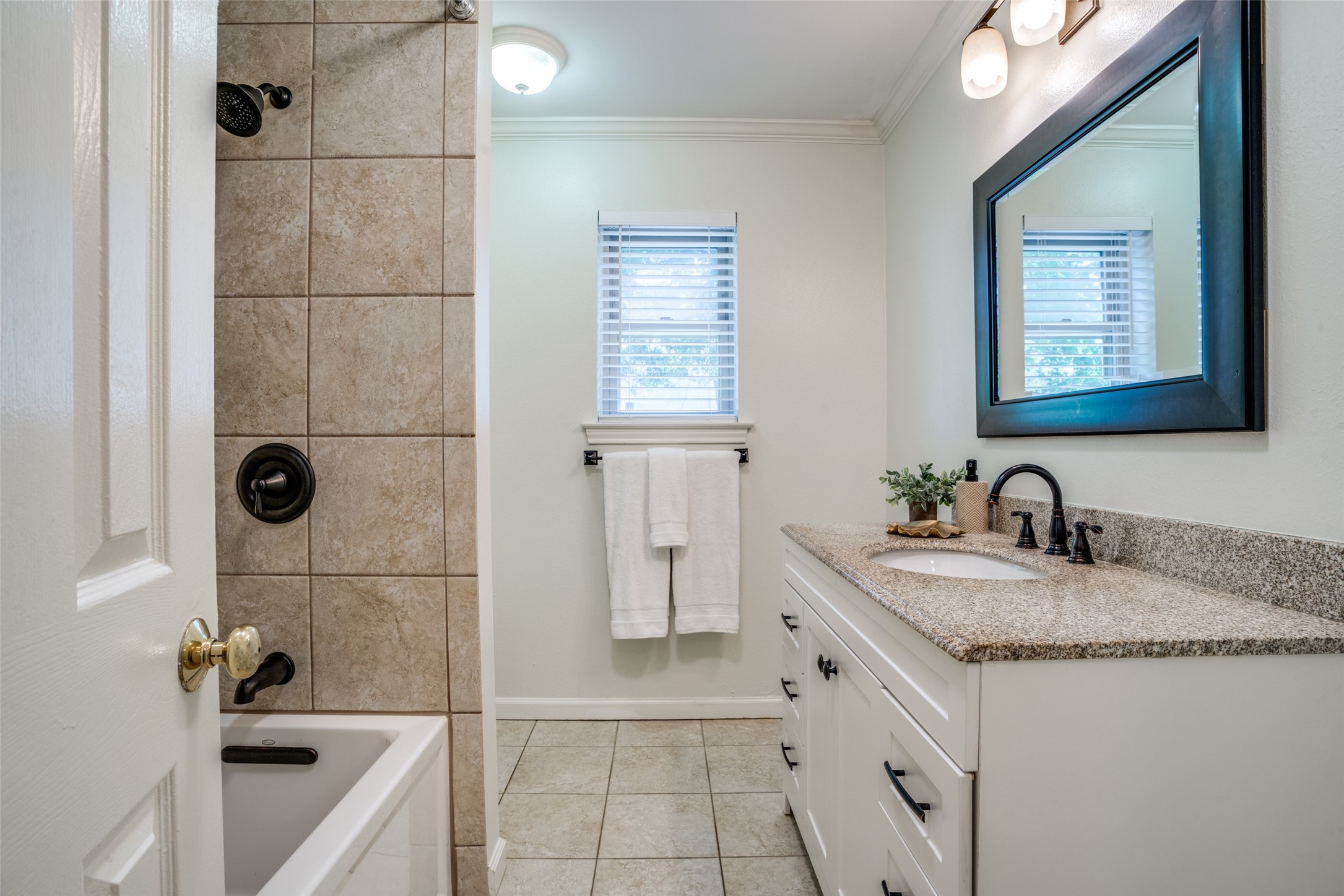 13980 Red Oak Circle S