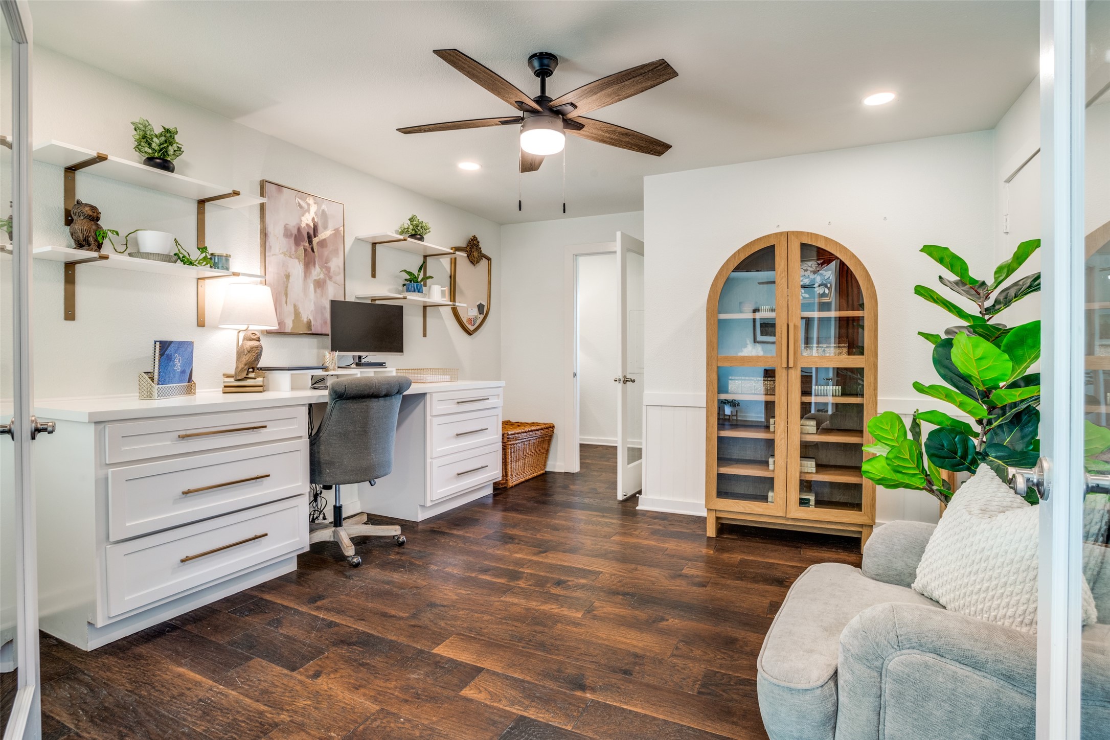 13980 Red Oak Circle S