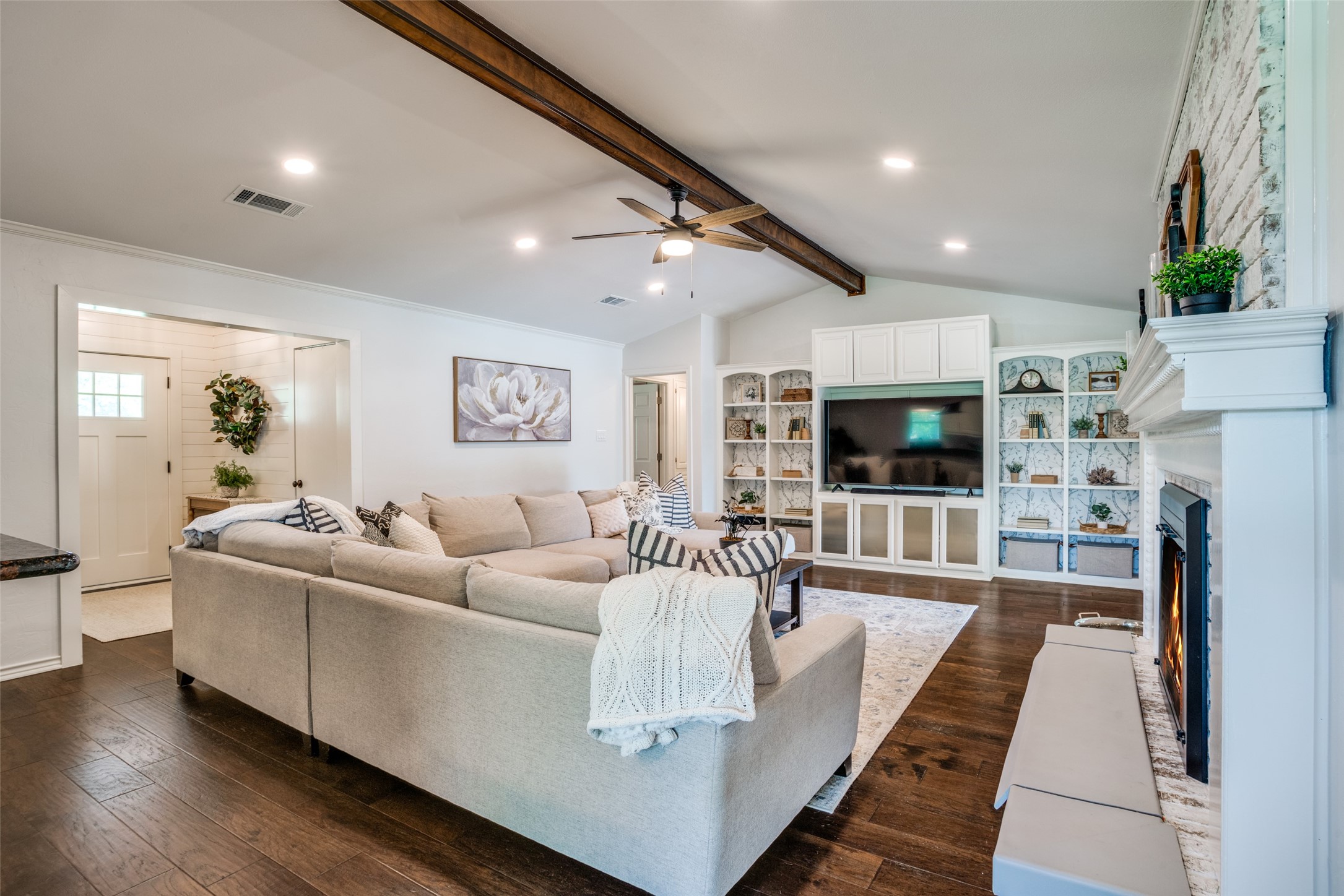 13980 Red Oak Circle S