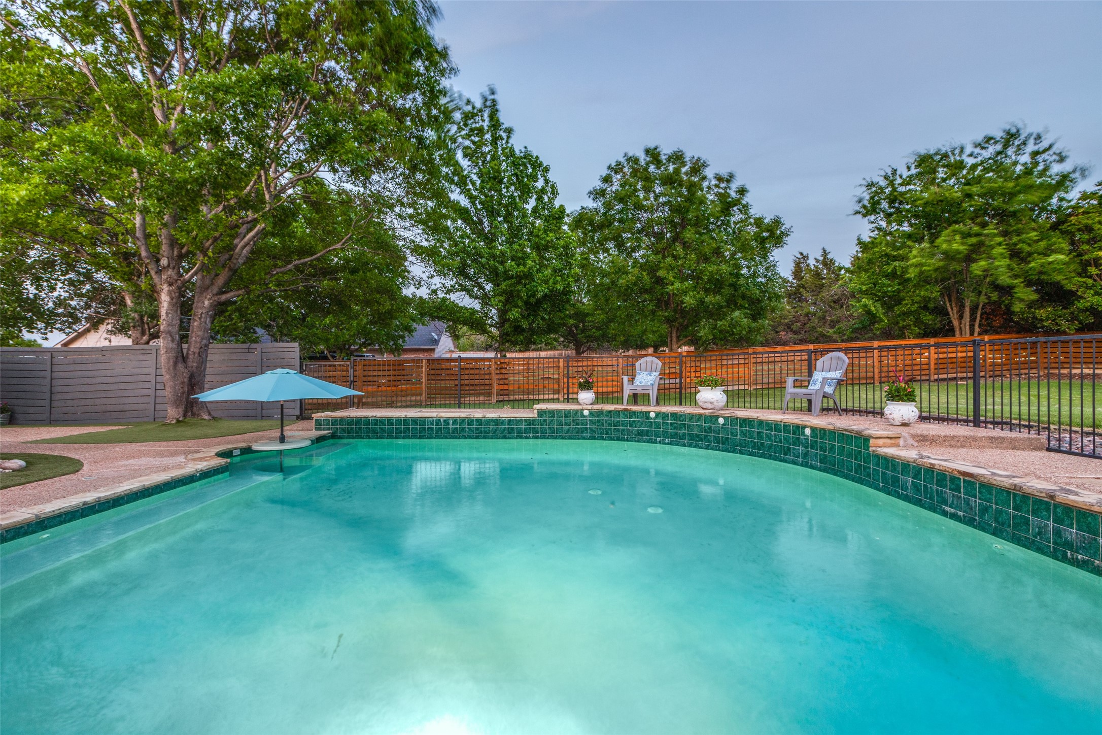 13980 Red Oak Circle S