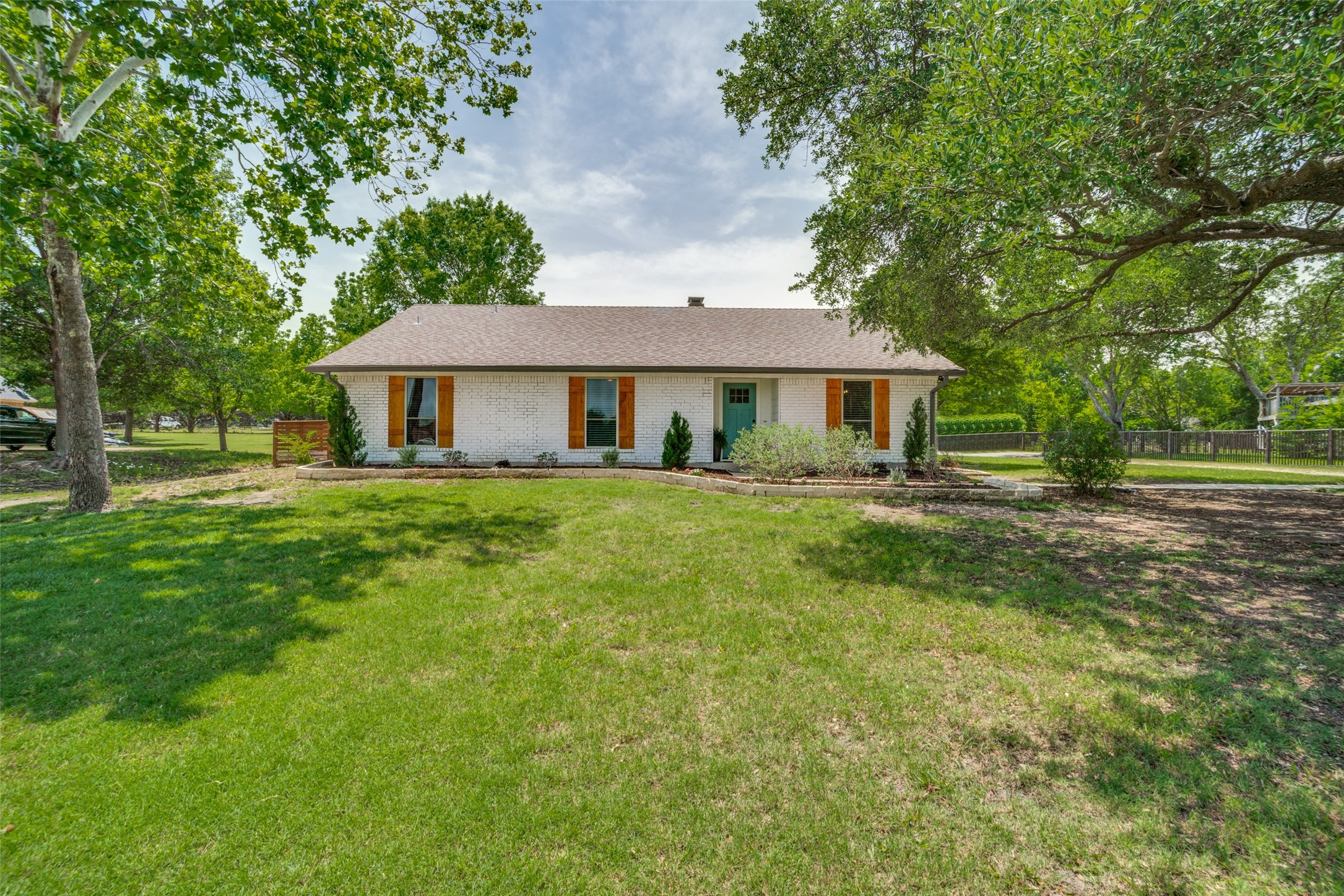 13980 Red Oak Circle S
