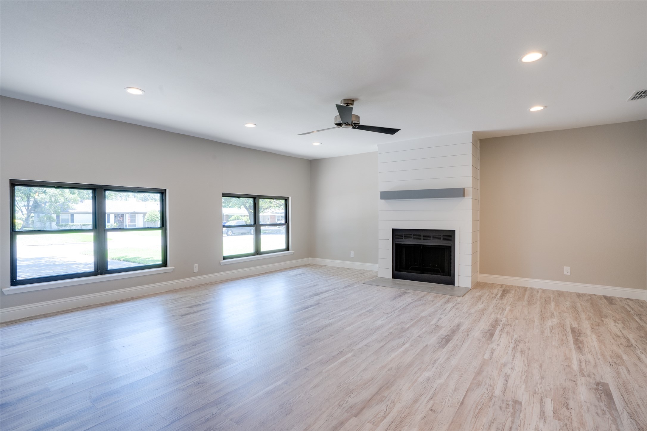 2915 Lavita Lane