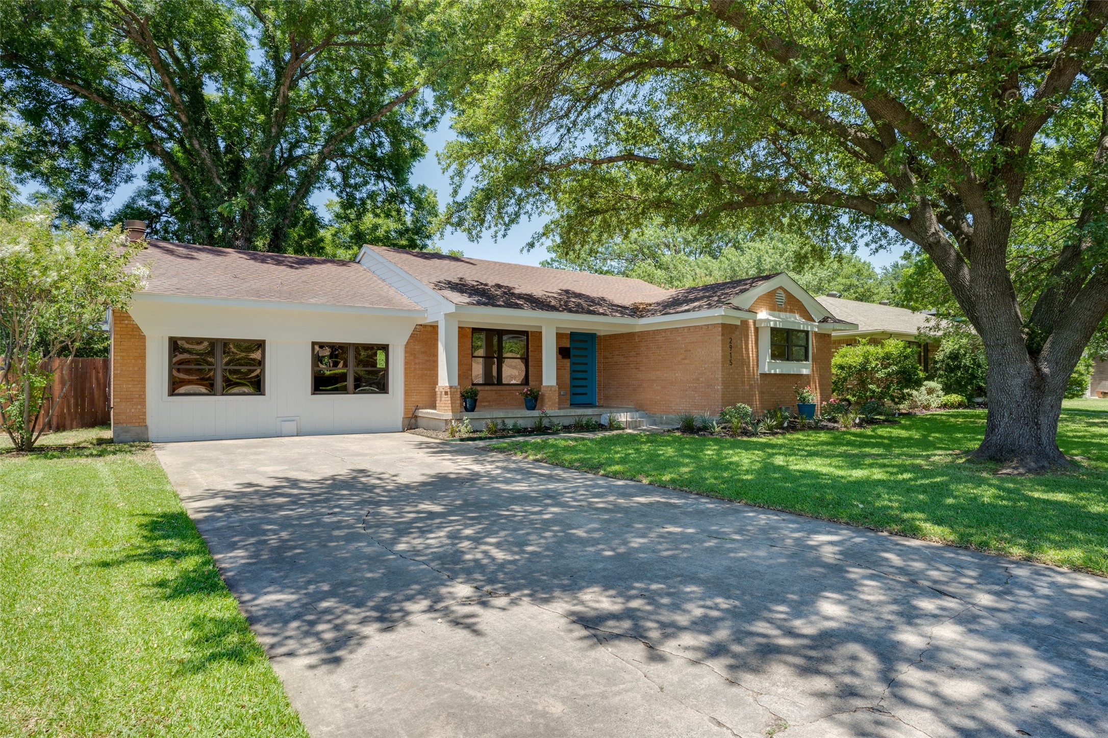 2915 Lavita Lane