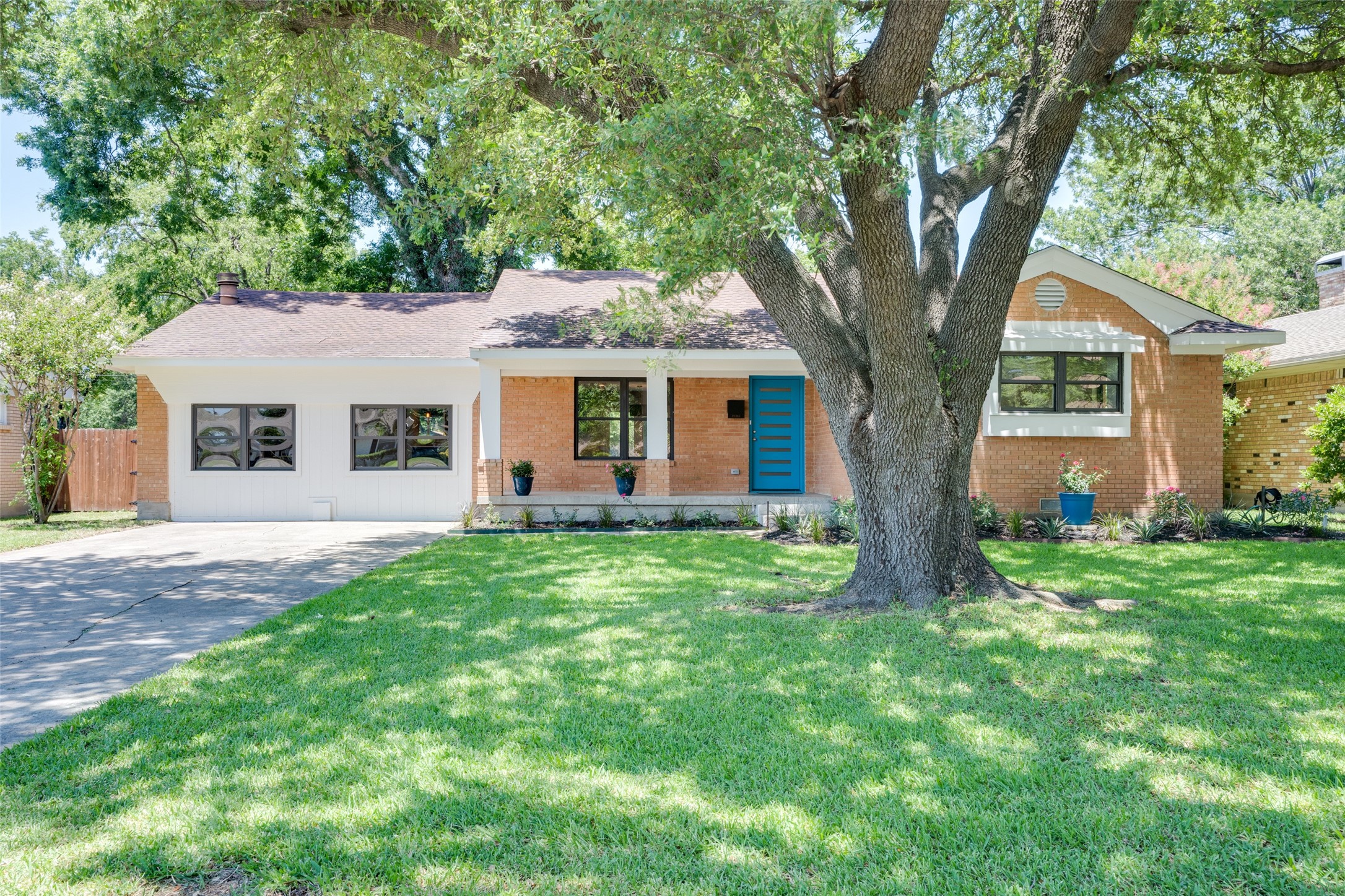 2915 Lavita Lane