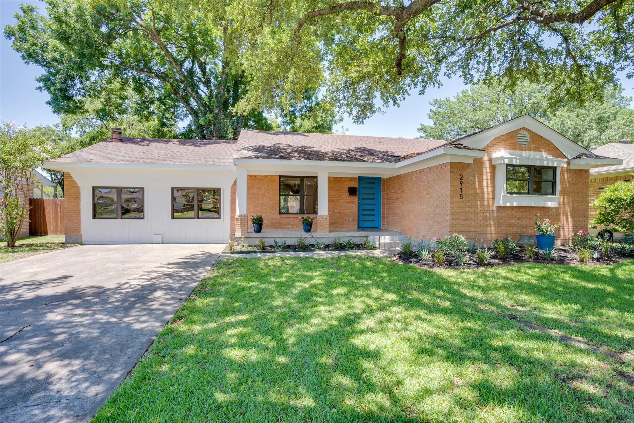 2915 Lavita Lane
