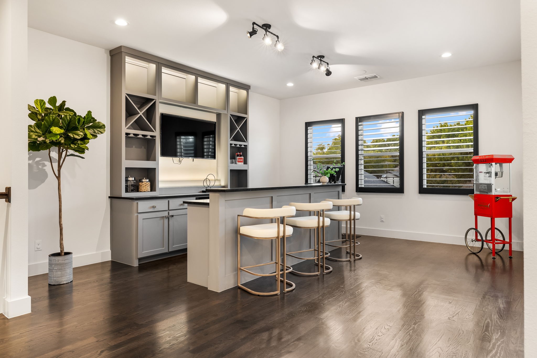 6921 Valley View Lane