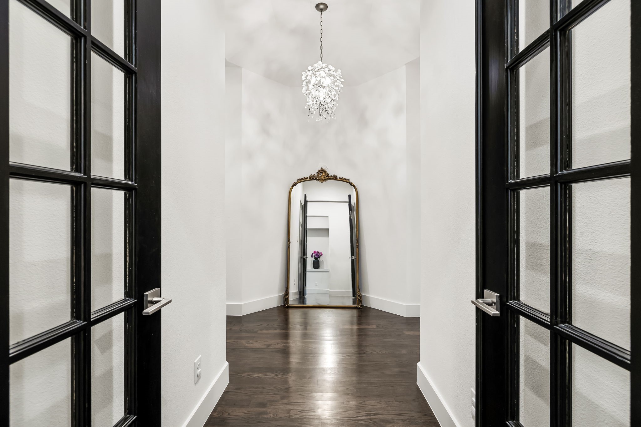 6921 Valley View Lane