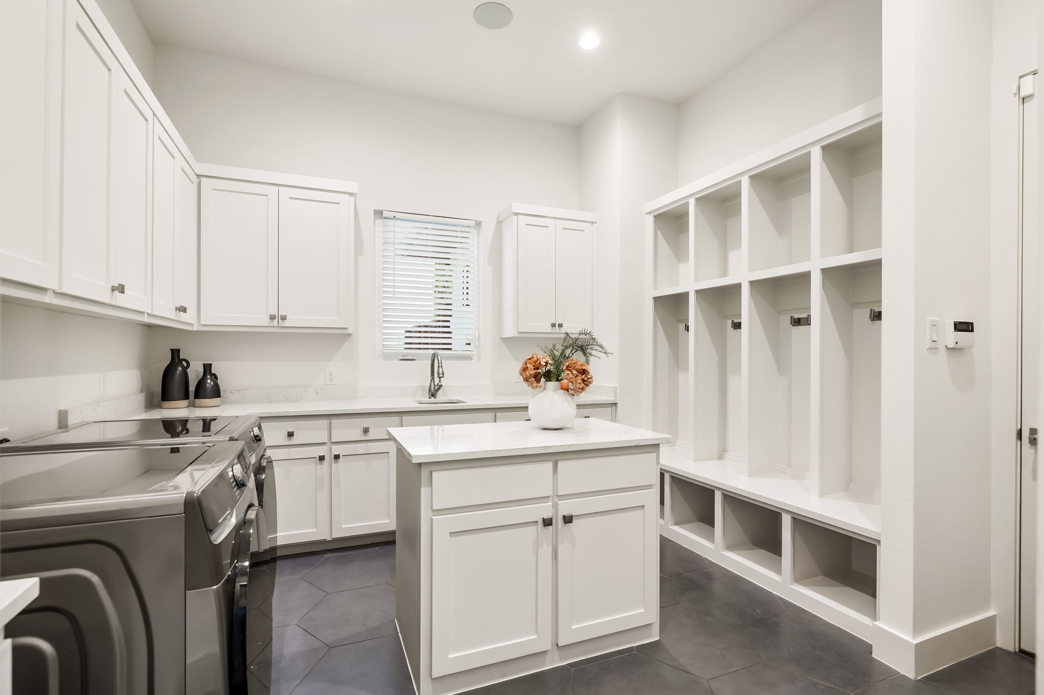 6921 Valley View Lane