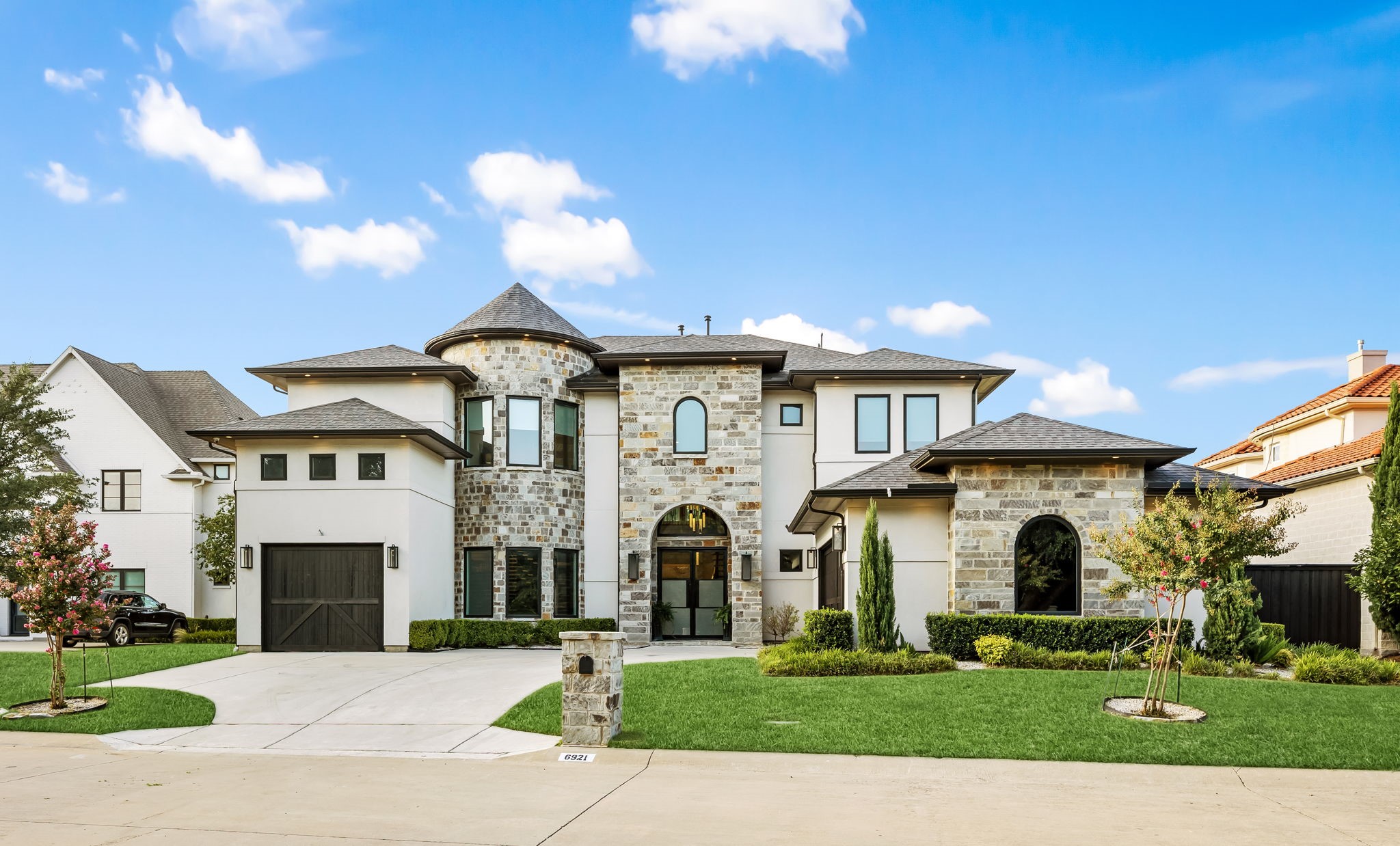6921 Valley View Lane