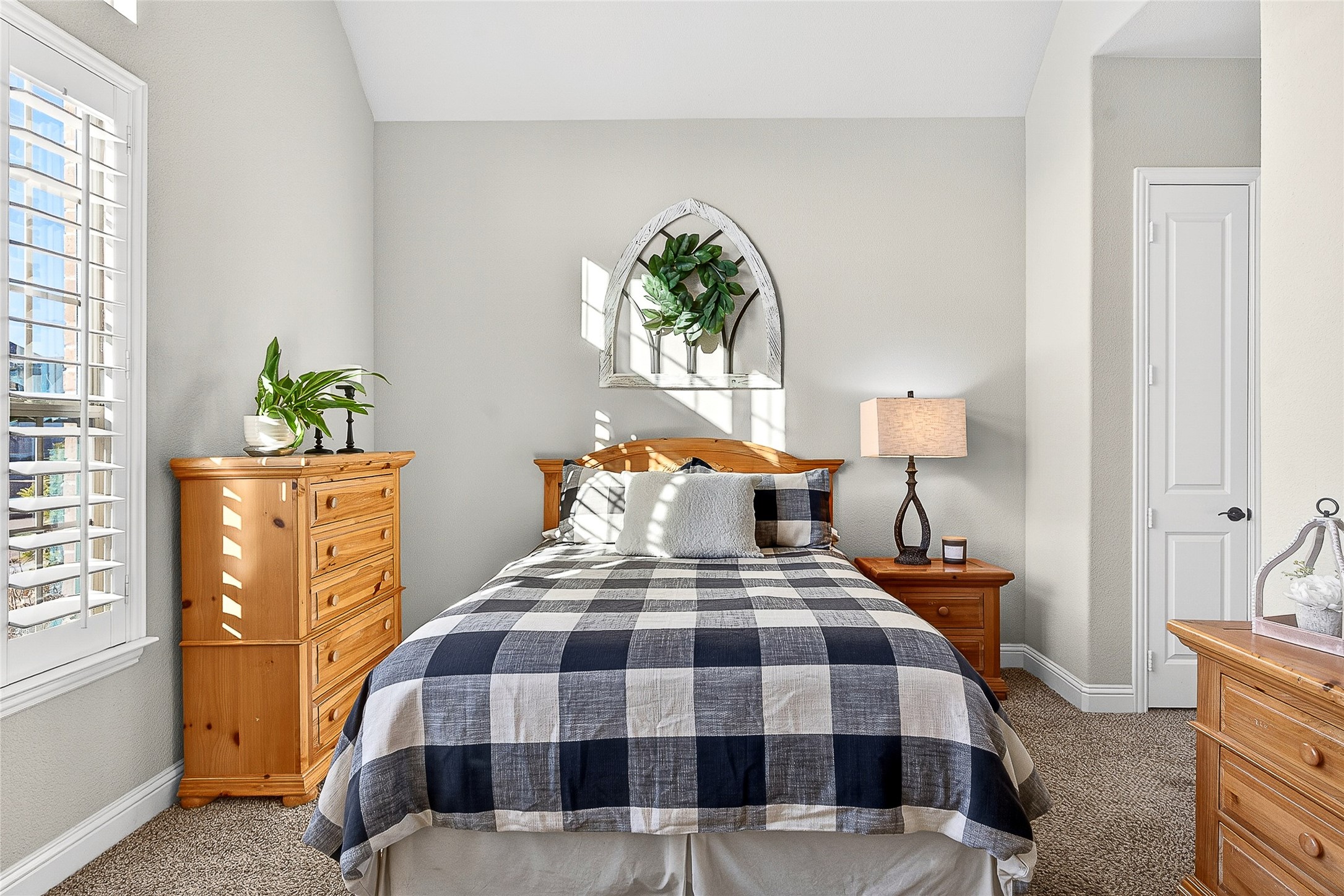 1611 Chisholm Trail