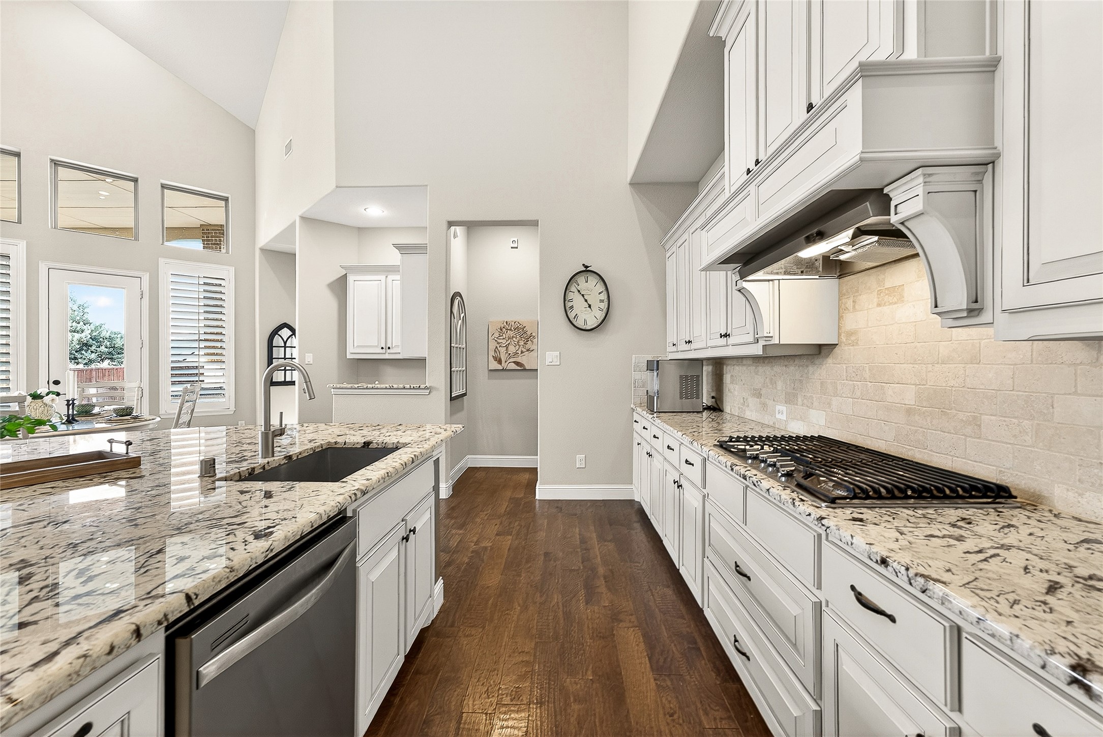1611 Chisholm Trail