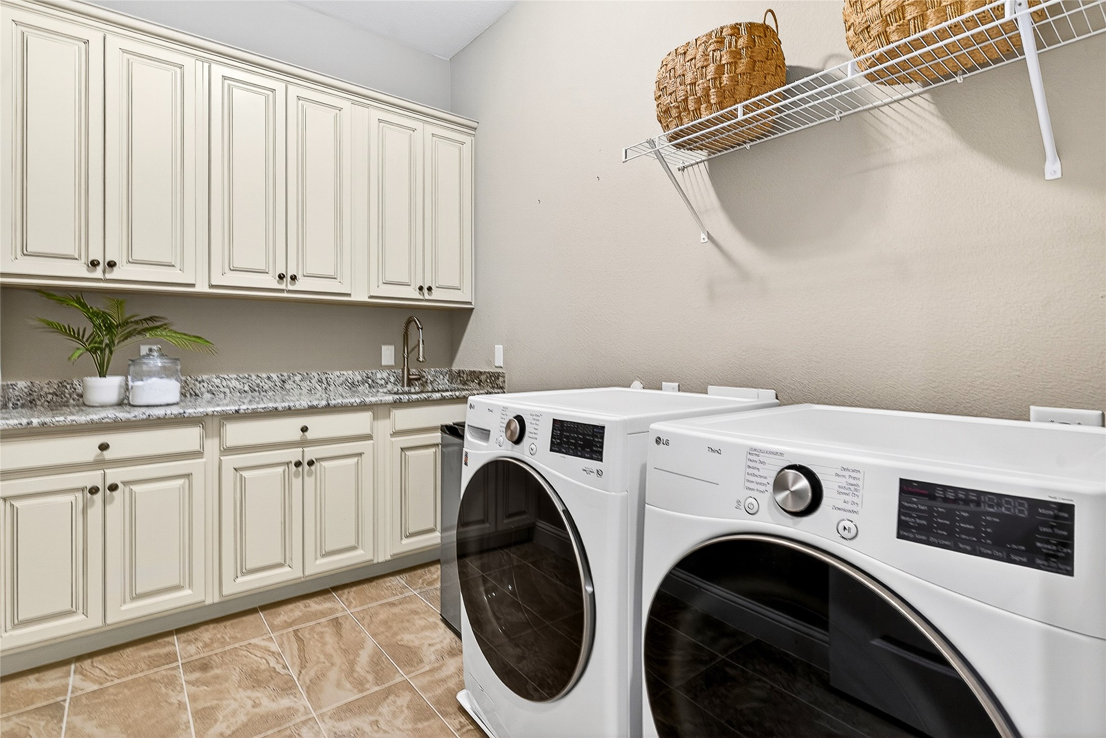 1611 Chisholm Trail