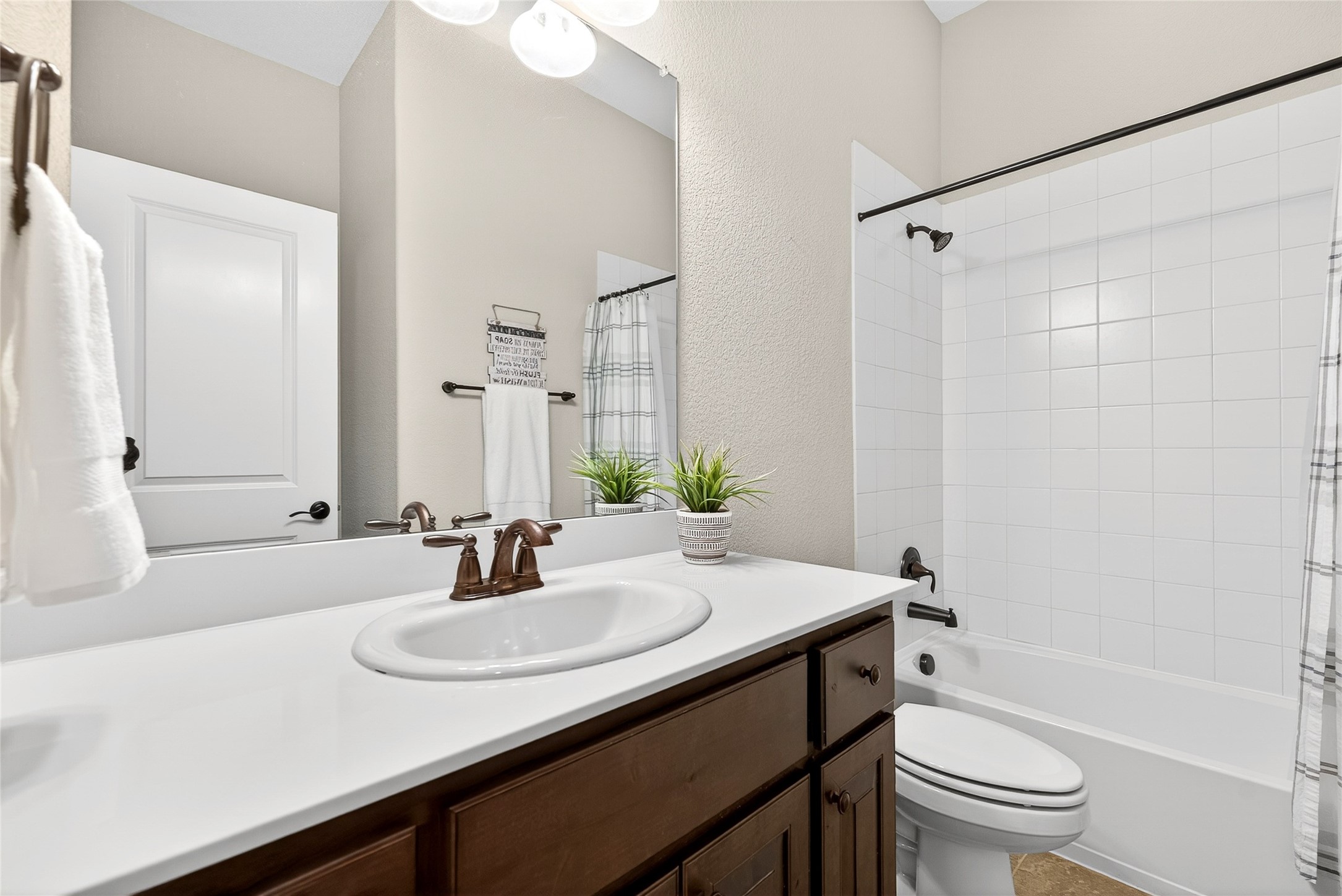 1611 Chisholm Trail