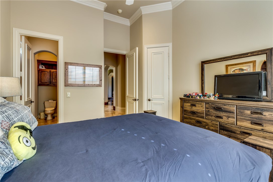 4927 Oak Knoll Lane