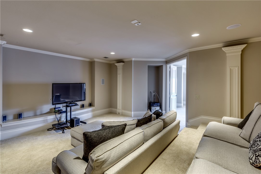 4927 Oak Knoll Lane