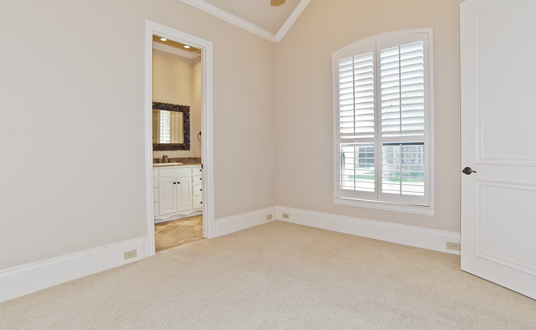 4927 Oak Knoll Lane