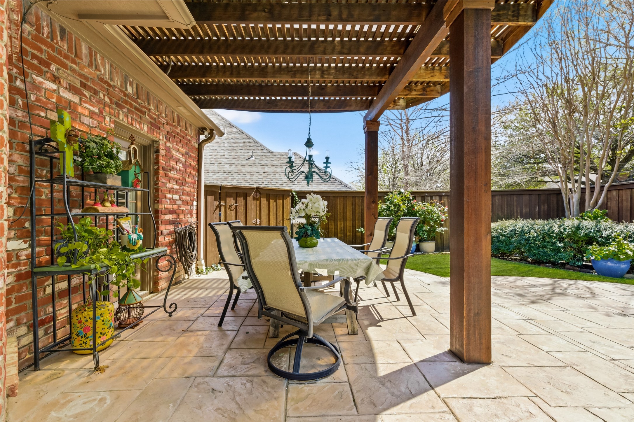 1207 Shady Oaks Circle