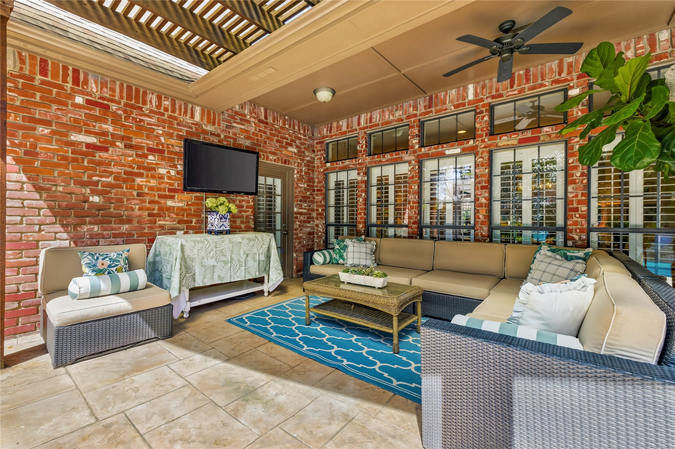 1207 Shady Oaks Circle