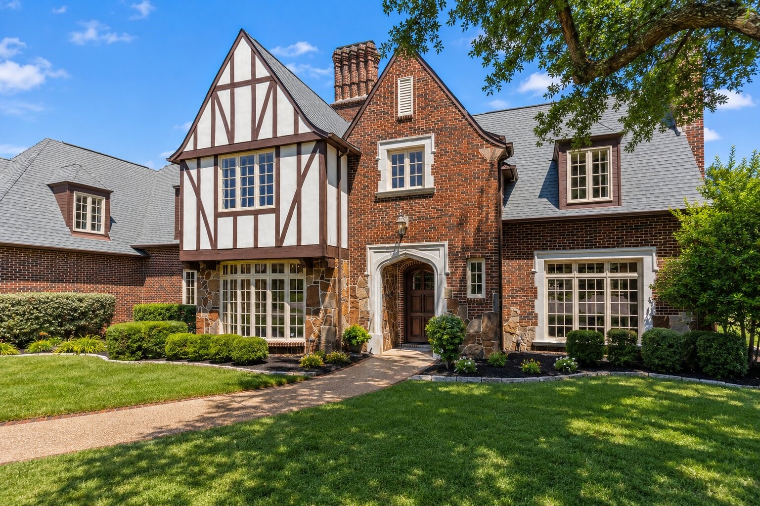 811 Lake Creek Drive