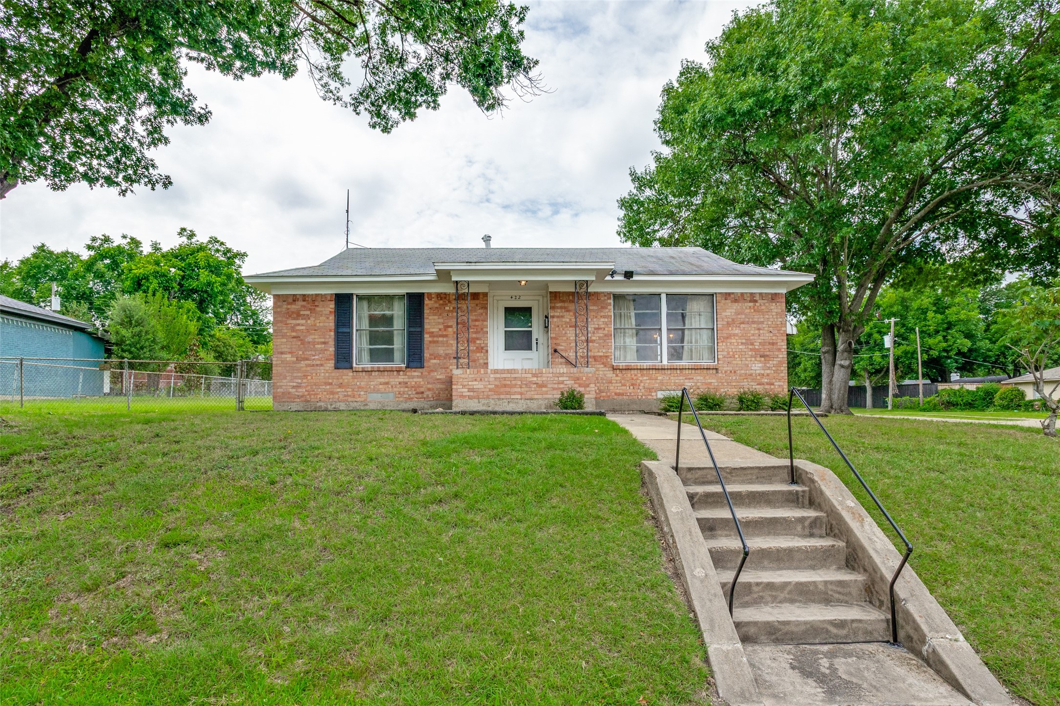 422 W Daugherty Drive
