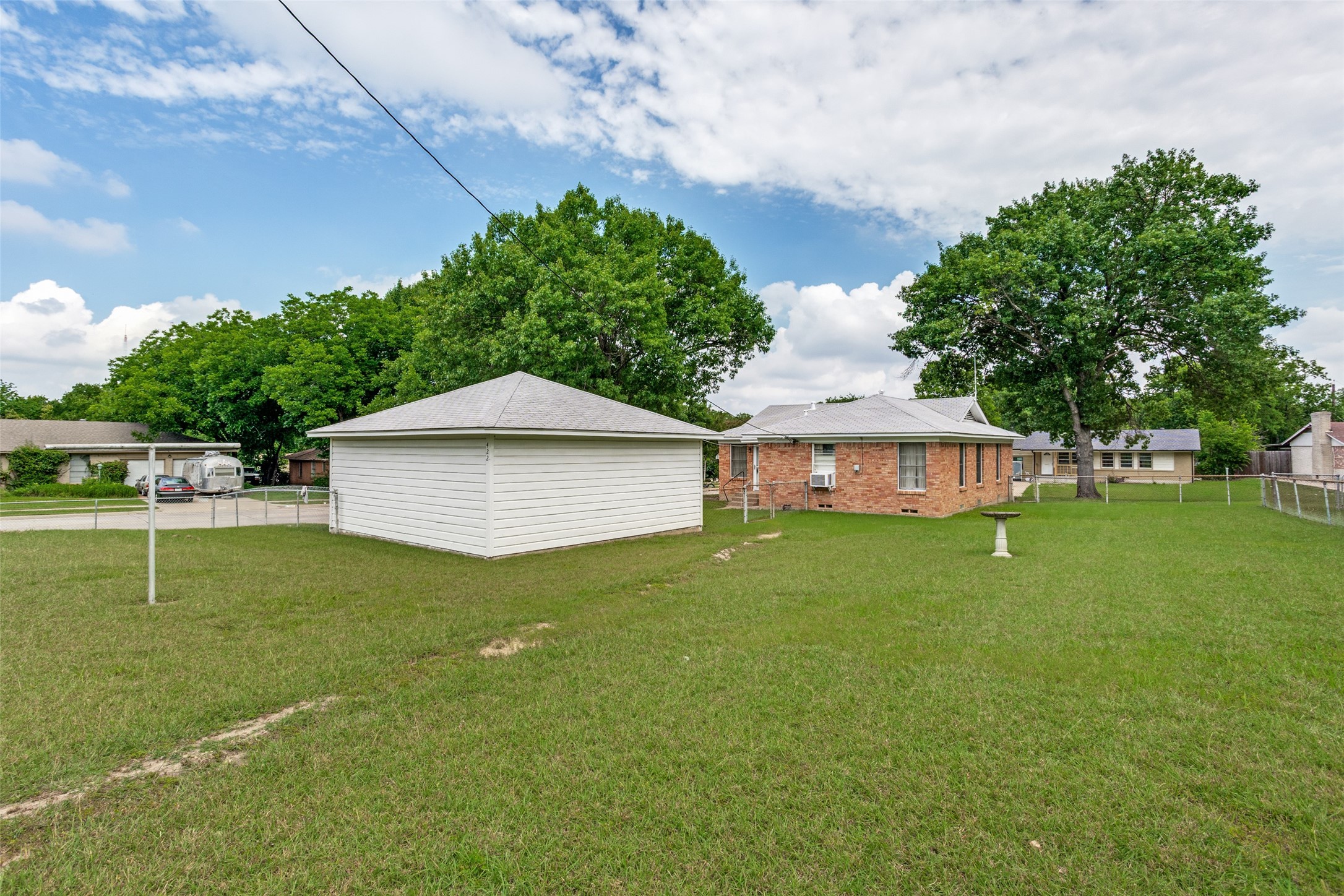422 W Daugherty Drive