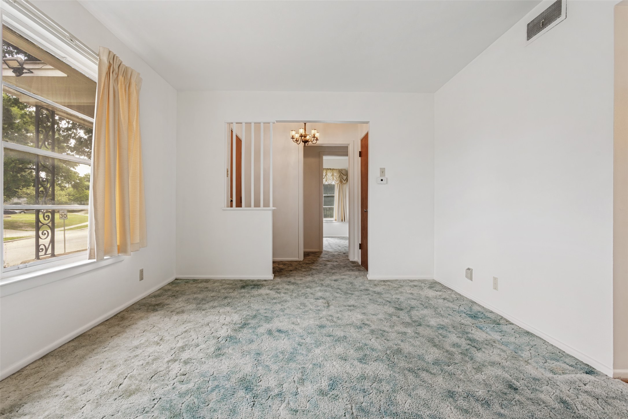 422 W Daugherty Drive