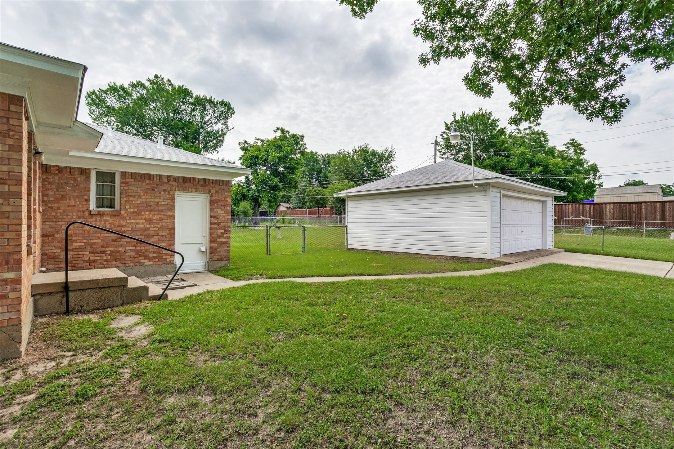 422 W Daugherty Drive