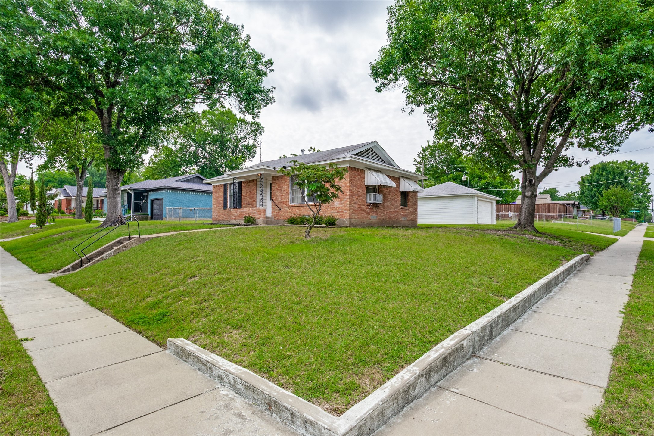 422 W Daugherty Drive