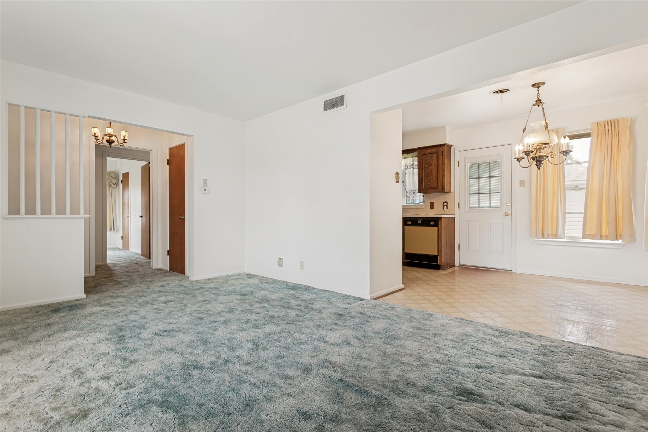 422 W Daugherty Drive