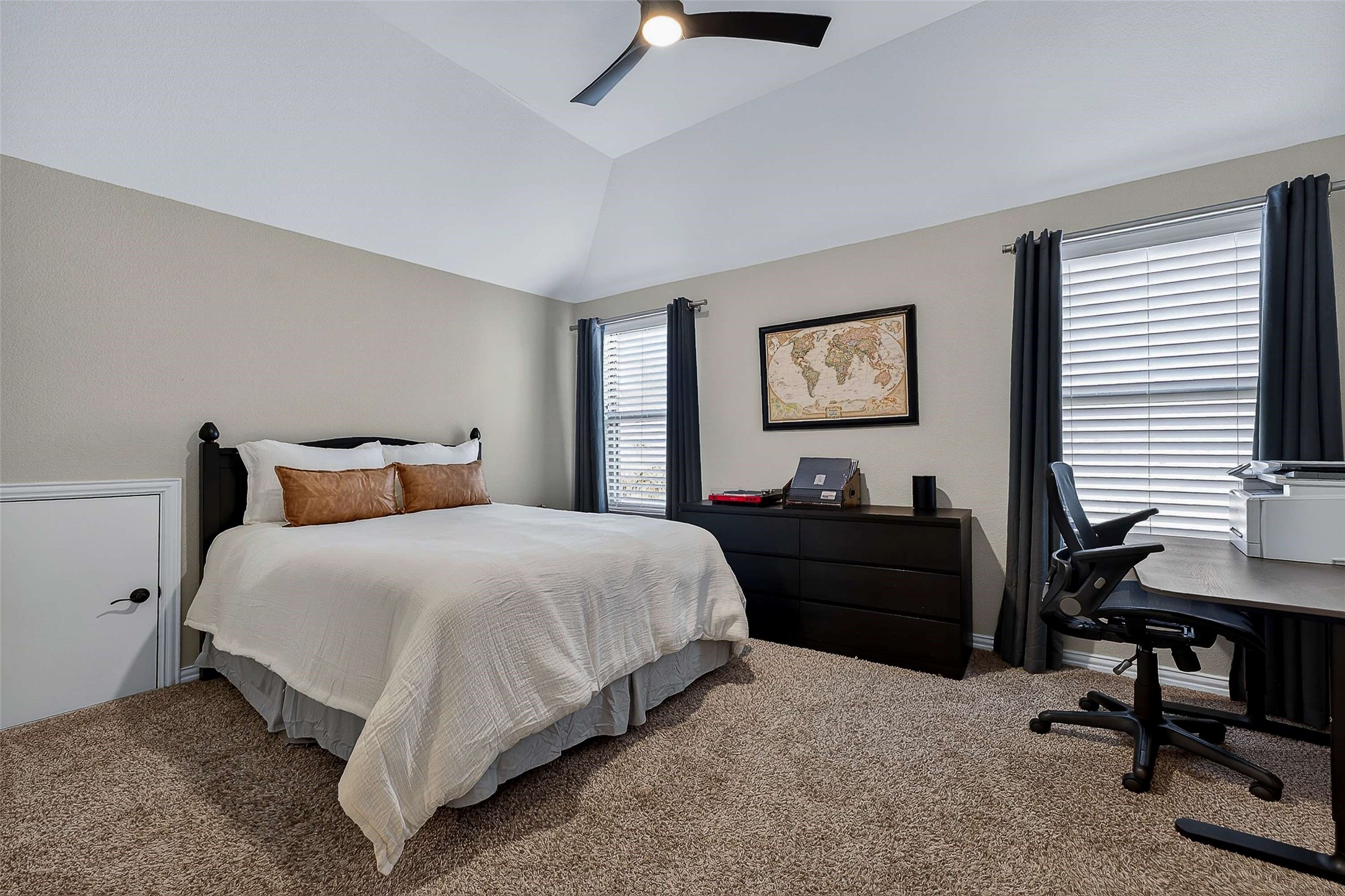 1611 Chisholm Trail