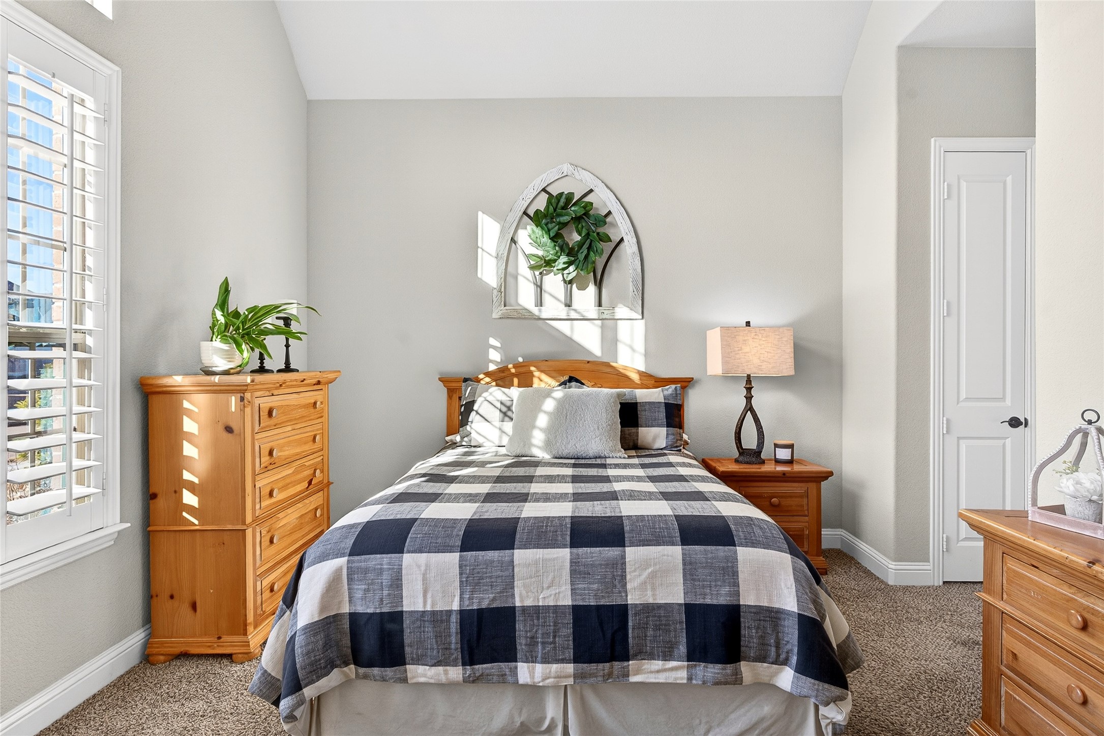 1611 Chisholm Trail