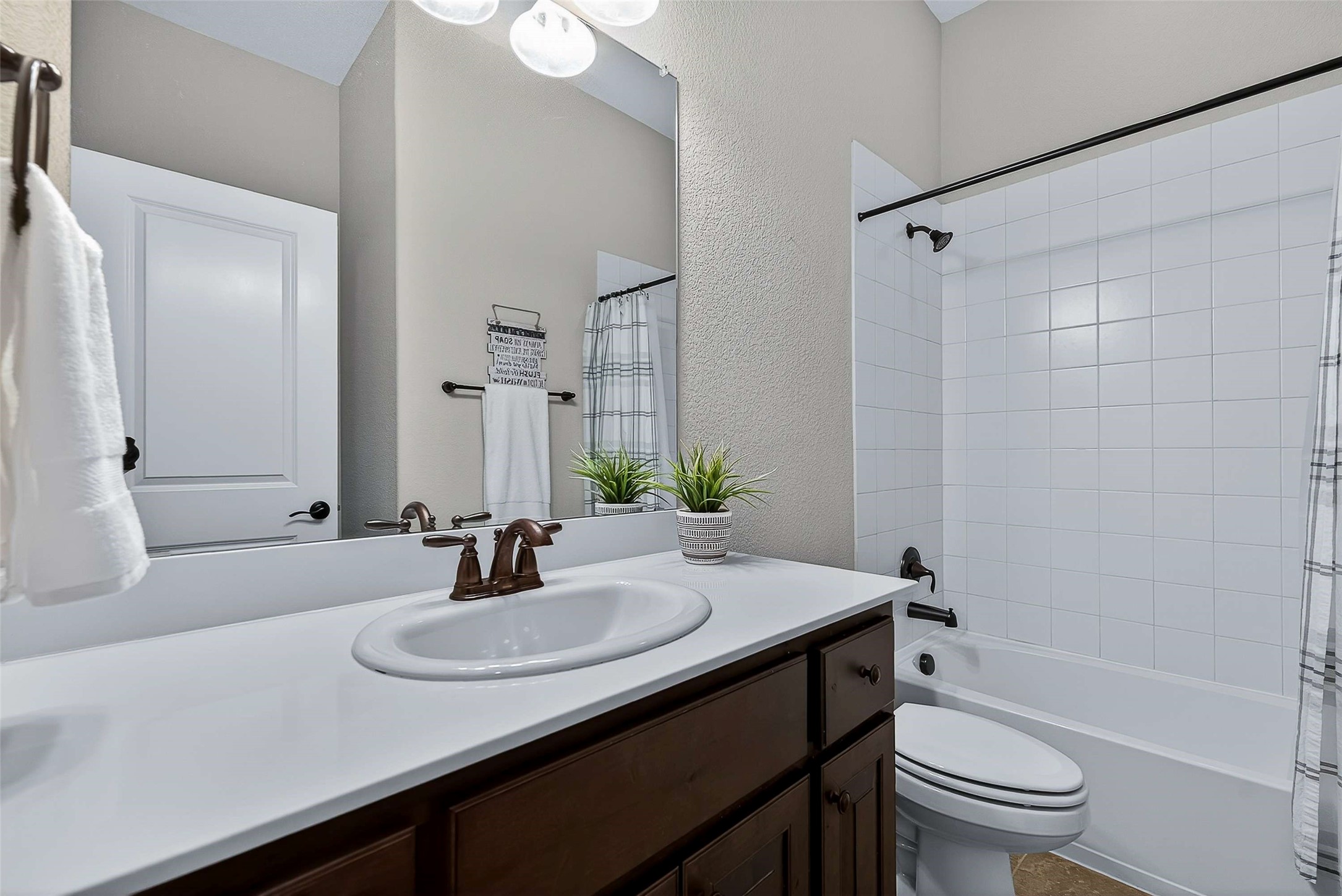 1611 Chisholm Trail