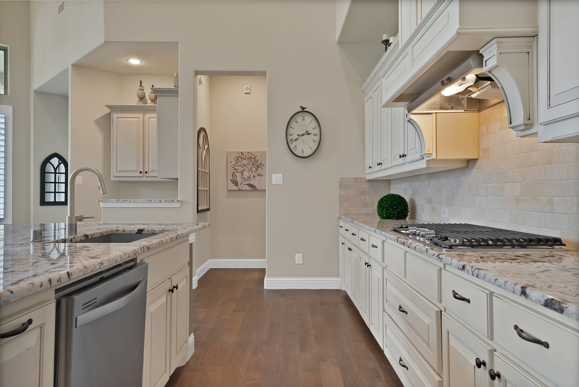 1611 Chisholm Trail