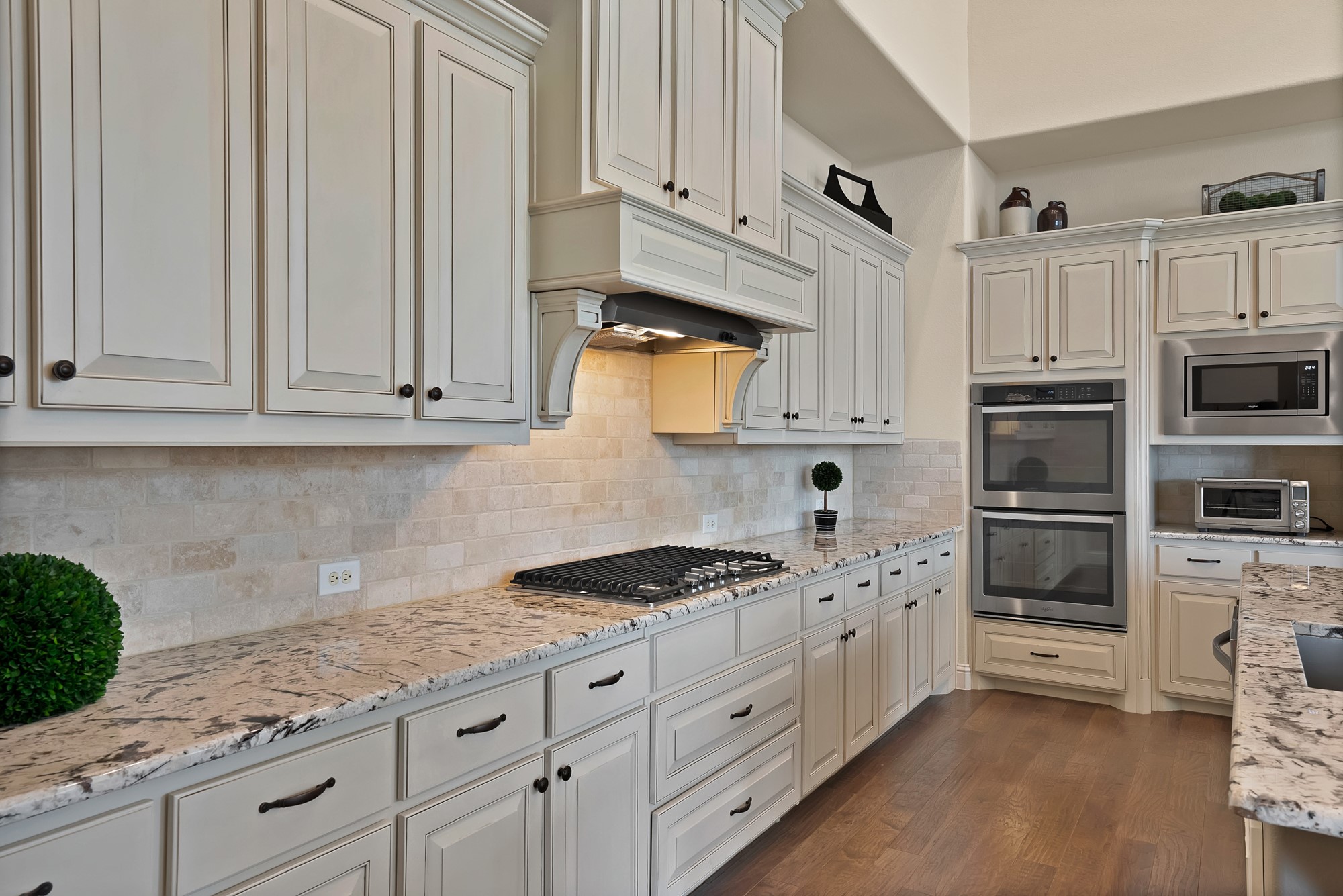 1611 Chisholm Trail