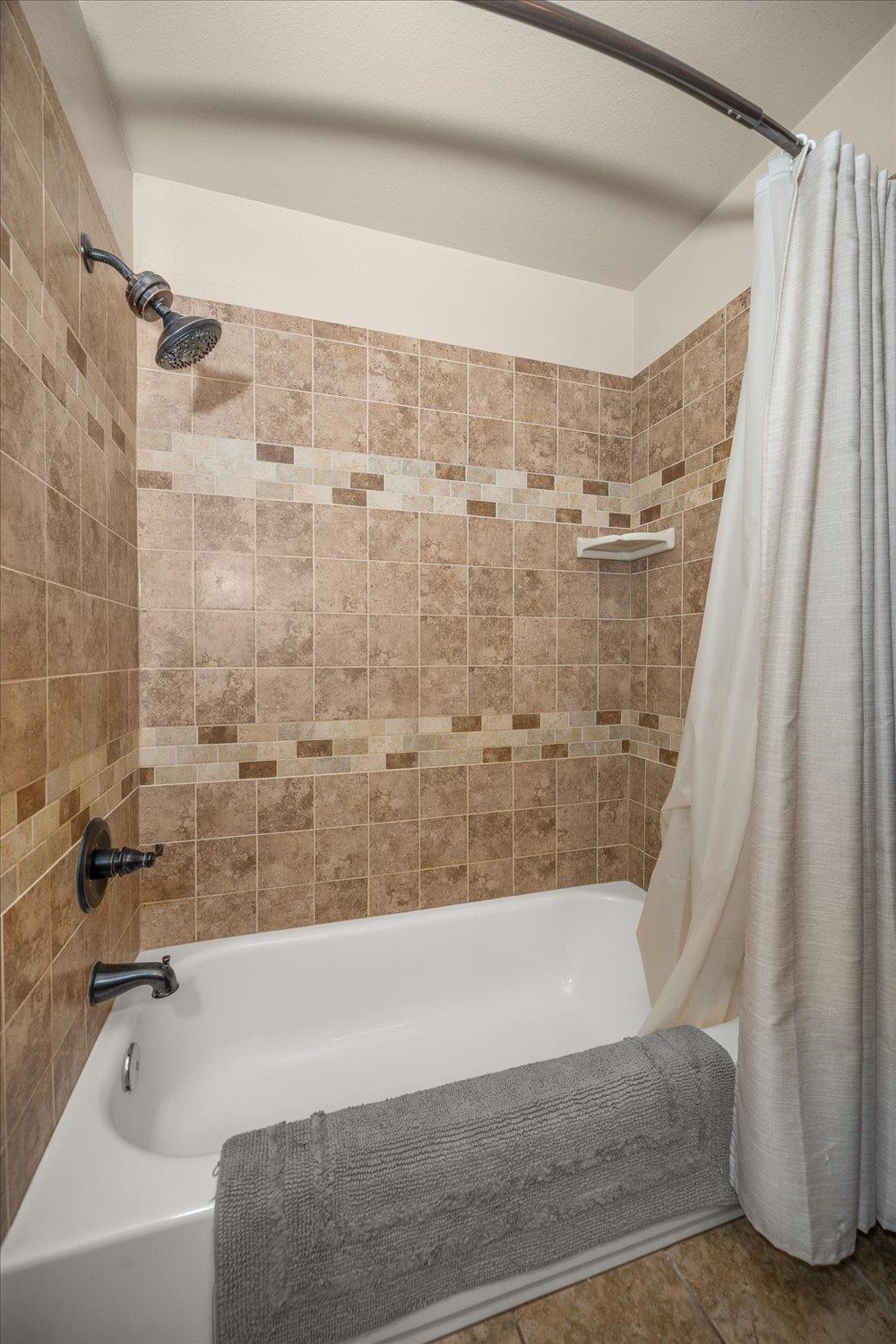 22221 N North Glen Ct