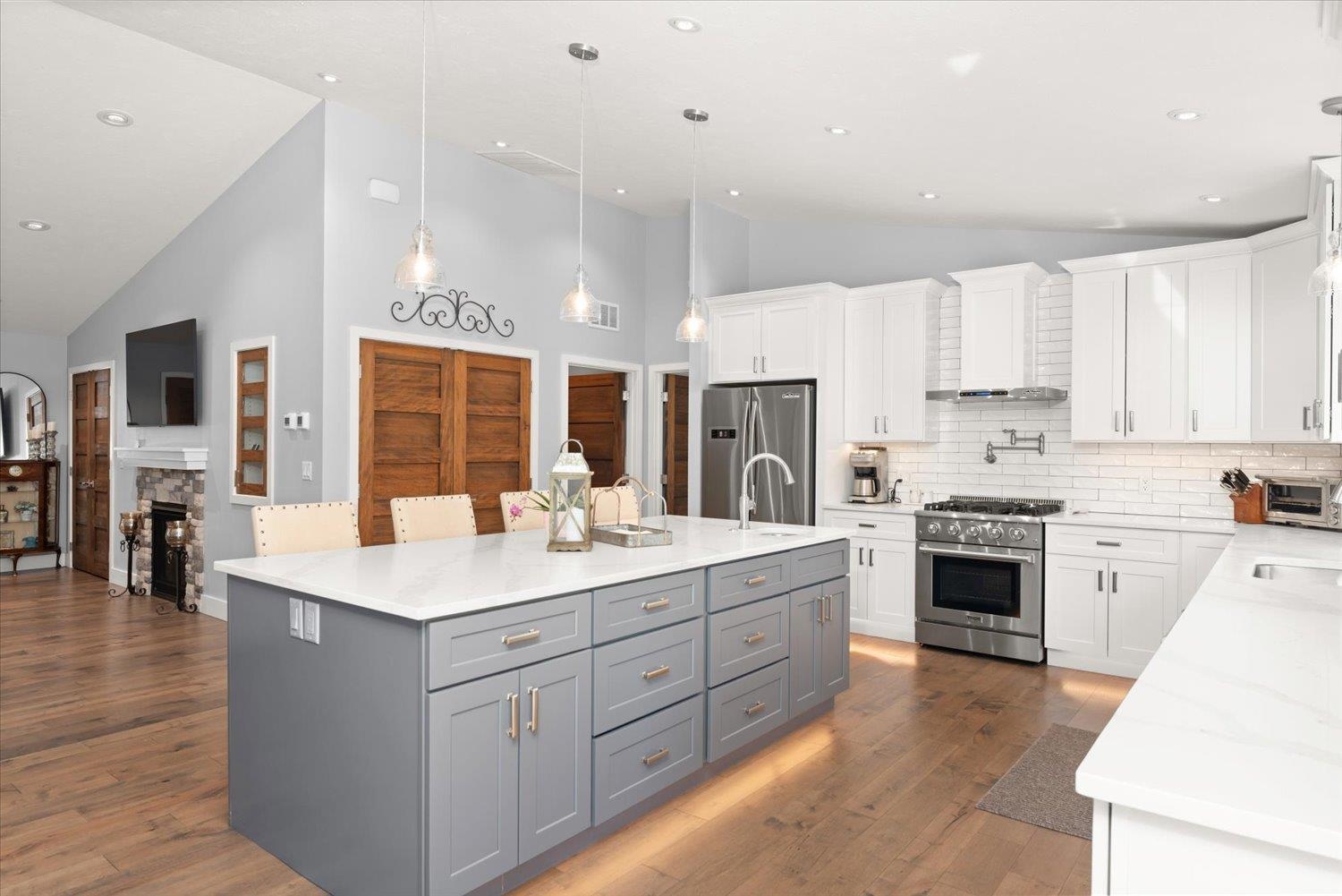 18008 S Hanson Pond Ln