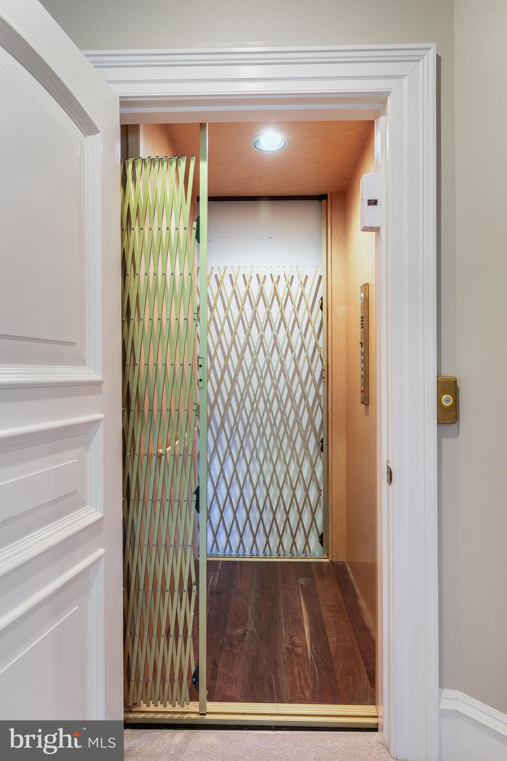 22577 Creighton Farms Dr