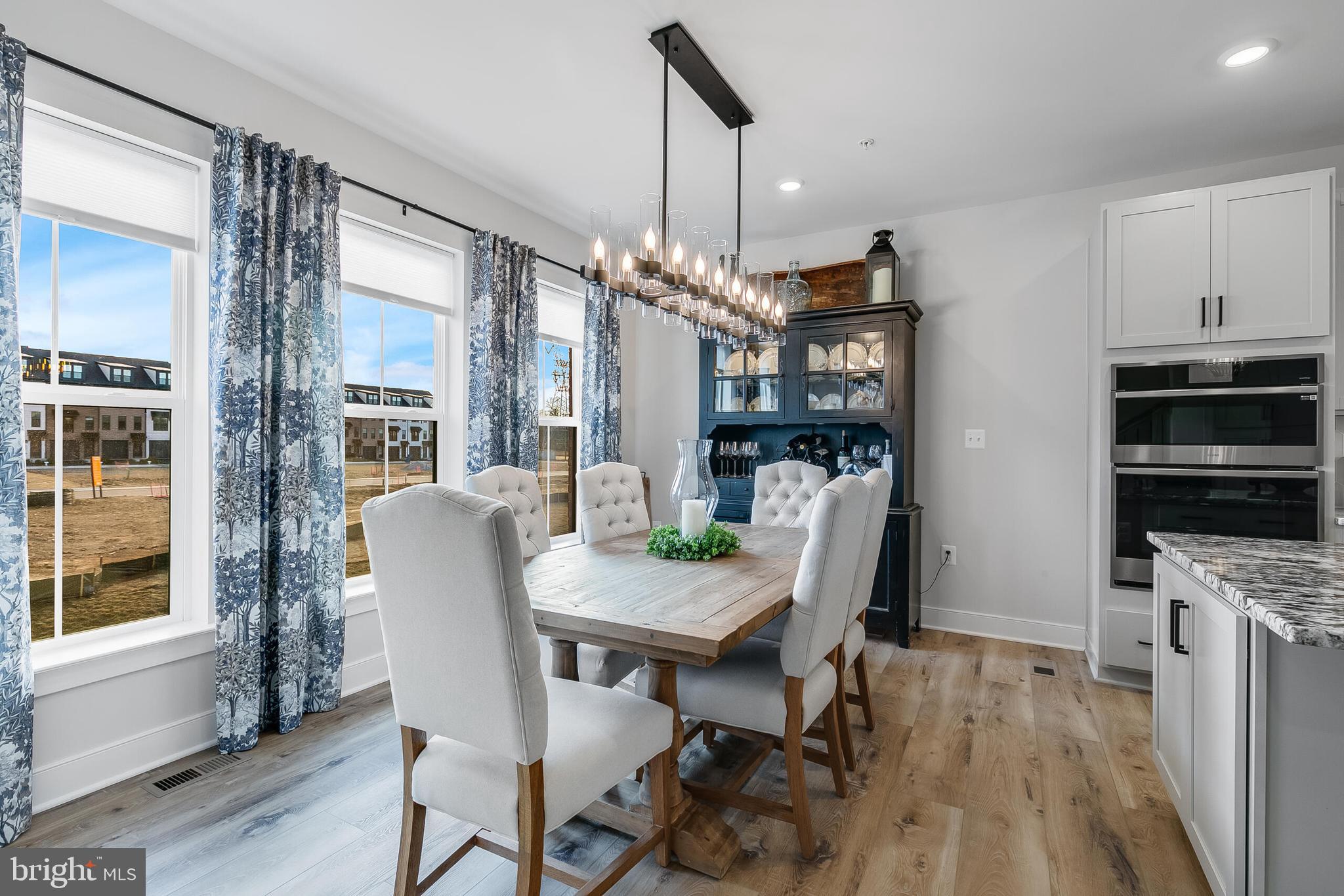 22796 Tawny Pine Sq