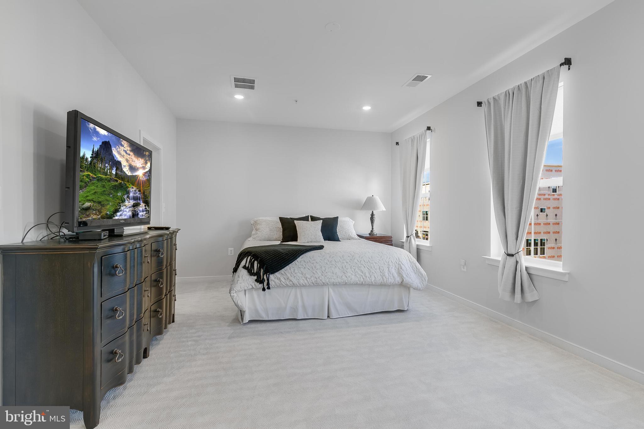22796 Tawny Pine Sq
