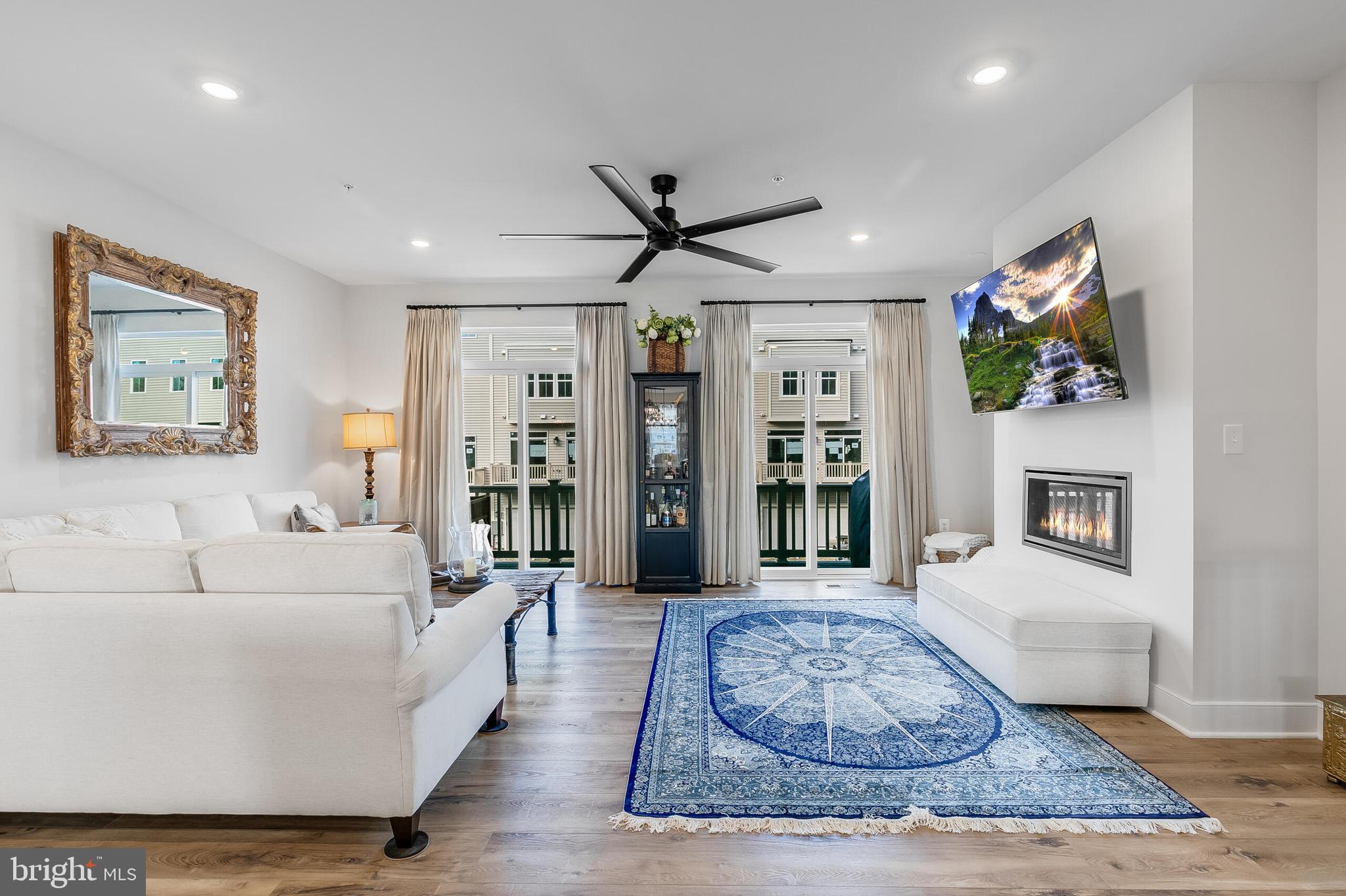 22796 Tawny Pine Sq
