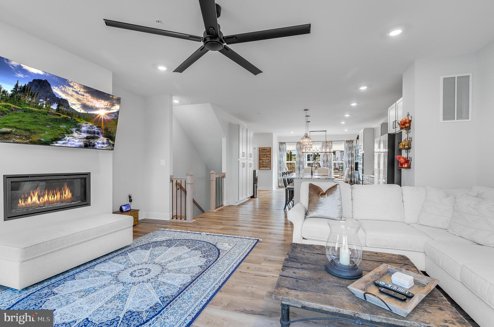 22796 Tawny Pine Sq