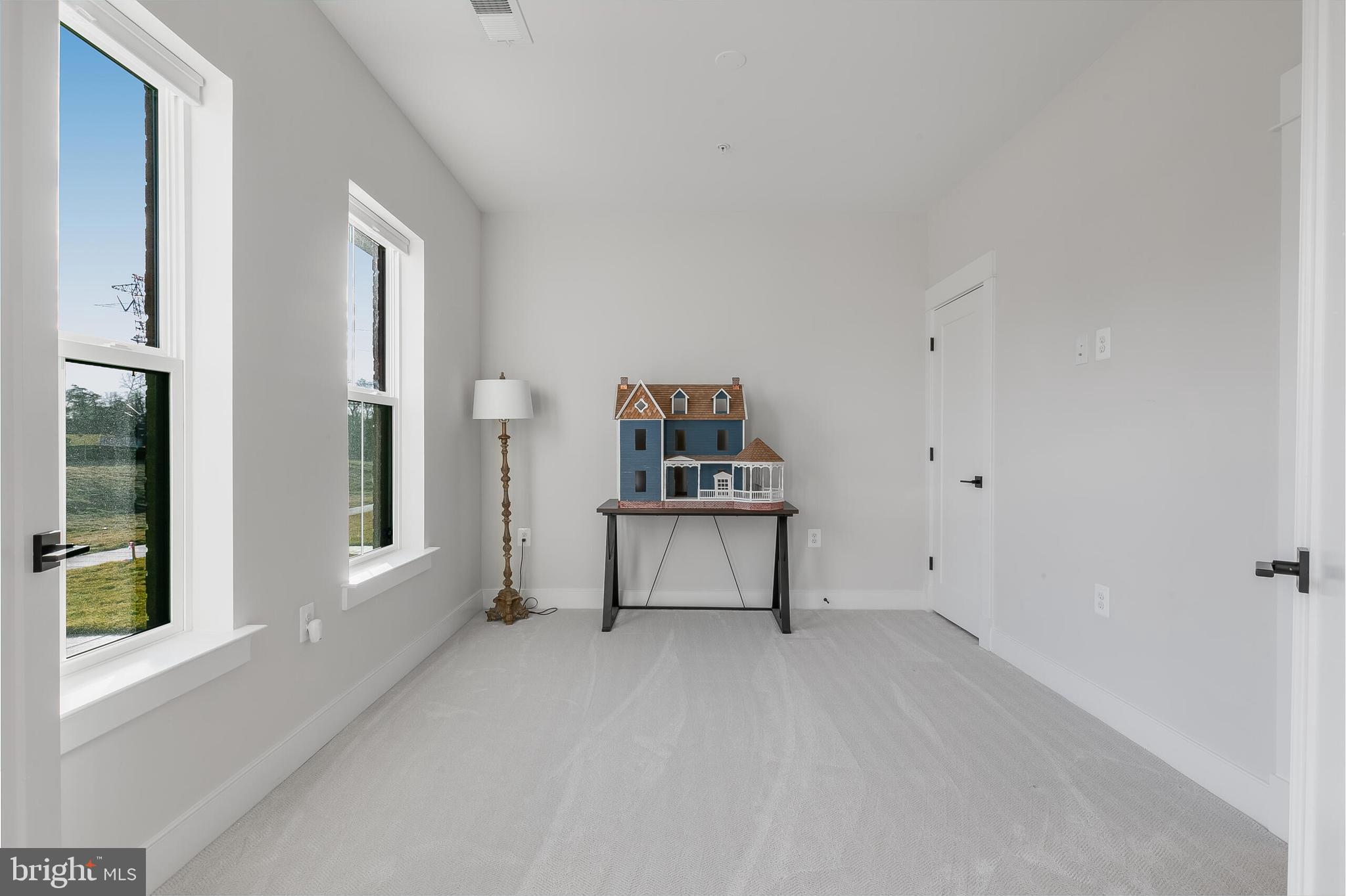 22796 Tawny Pine Sq