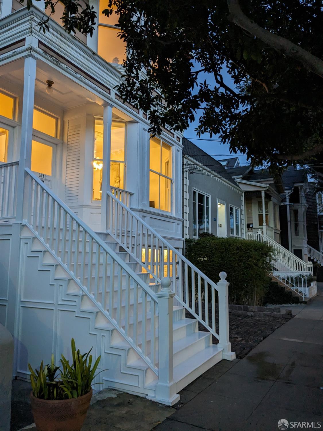 614-614 1/2 Elizabeth Street