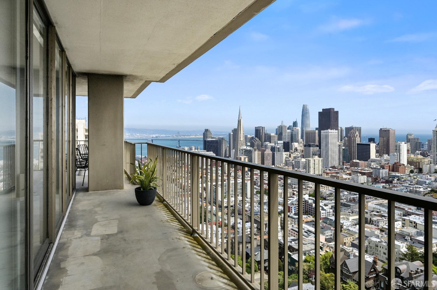999 Green Street # 2704