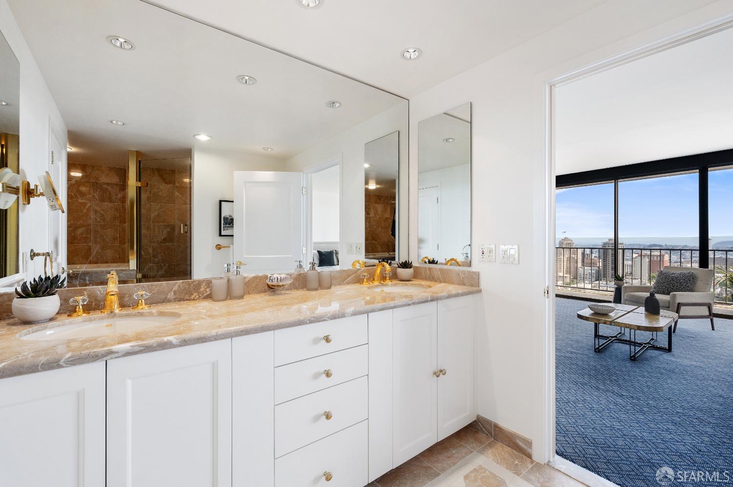 999 Green Street # 2704