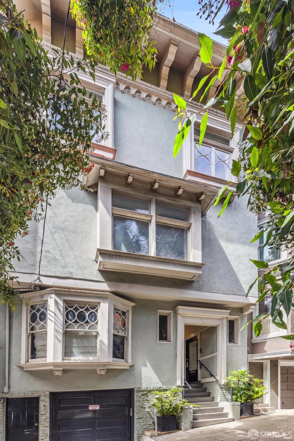 2327 Divisadero Street