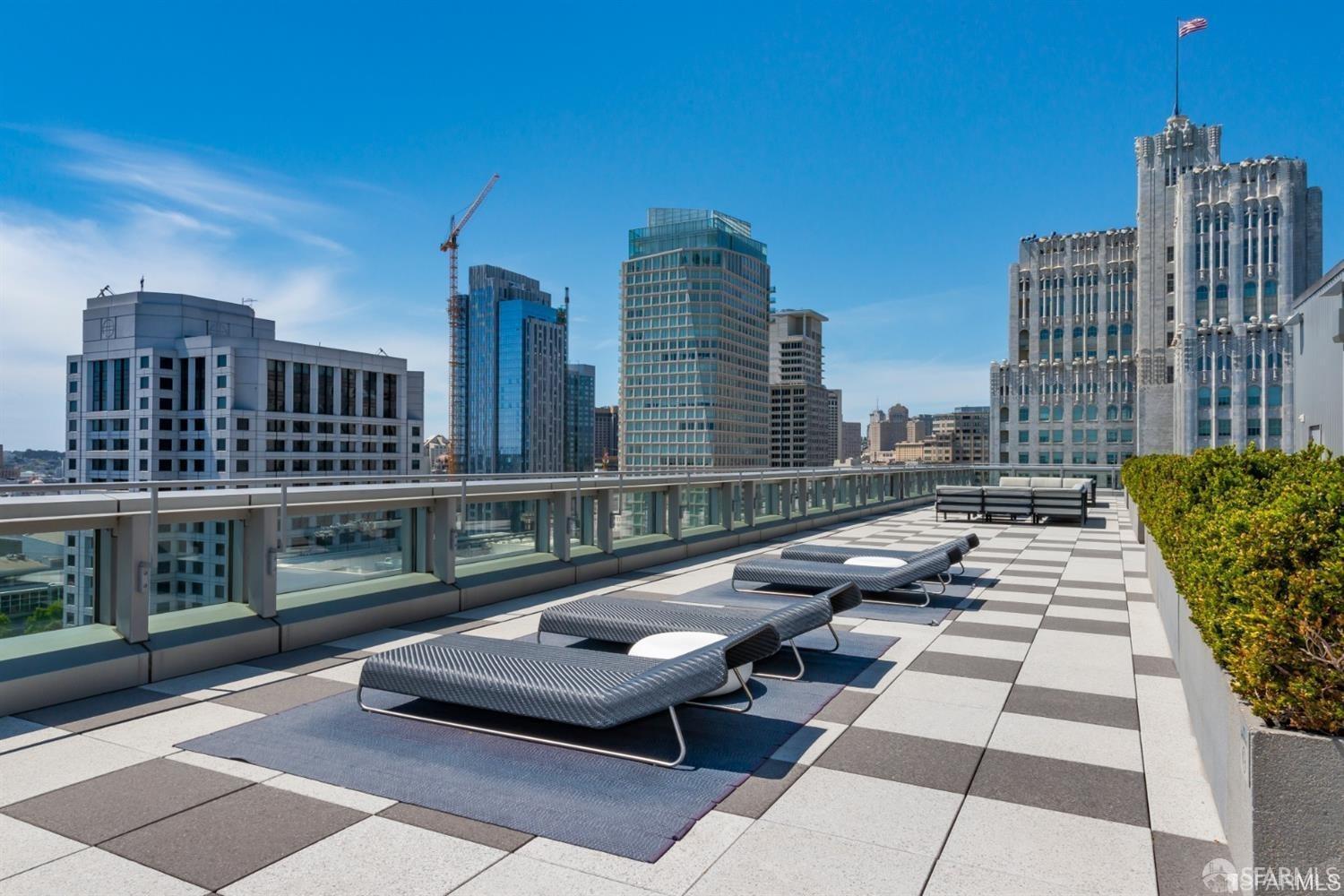 1 Hawthorne Street # 18F
